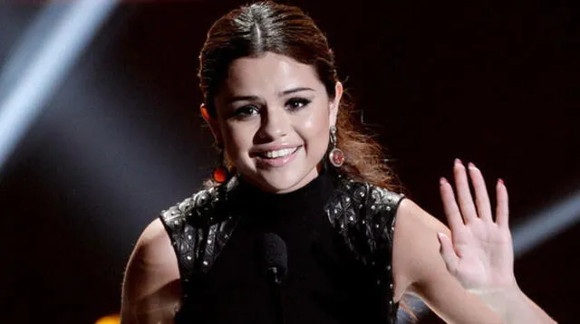 Selena Gomez desnuda su vida íntima en televisión El Popular