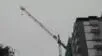 Surquillo: obrero subió a lo más alto de una grúa exigiendo supuesto pago pendiente a constructora