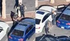 Policías arriesgan todo para salvar a bebé atrapado en coche a más de 43 °C