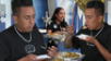 Christian Cueva prueba ceviche ecuatoriano y queda mudo.