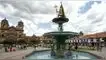 Turistas se bañan desnudos en el Centro de Cusco. Turistas se bañan desnudos en el Centro de Cusco.