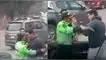 Efectivo policial peleando con taxista elpopular.pe
