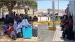 Una gran cantidad de personas pasan el día en el césped del terminal al igual que otros niños peruanos.