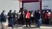 El alcalde salió a atender a los manifestantes y pidió que formen una comisión para dialogar.