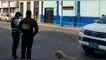 Agentes policiales de la comisaría de José Gálvez trasladaron a los afectados de la balacera al nosocomio. Villa María del Triunfo: feroz balacera deja 3 heridos durante asalto a camioneta: ocurrió delante de un instituto