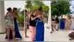 La quinceañera y su madre bailaron juntas en la plaza pública.