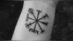 El significado del tatuaje de Vegvisir, símbolo de los vikingos
