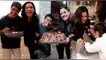 María Pía Copello y Waldir Maqque cocinan juntos un turrón tradicional.