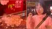 Furor en China por una comida a base de cubitos de hielo picantes a la parrilla.