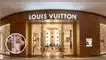 La trataron mal en Louis Vuitton y se venga: hizo contar 75.000 euros en efectivo y no compró nada
