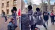 Niño es pisoteado por Guardia de la reina Isabel II tras interponerse en su camino [VIDEO]