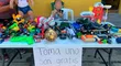 ¡Conmovedor! Niño regala sus juguetes a sus vecinos que no recibieron nada por Navidad [FOTO]
