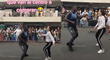 TikTok: Peruana se roba el ‘show’ con singulares pasos de baile en pleno Centro de Lima y se vuelve viral [VIDEO]