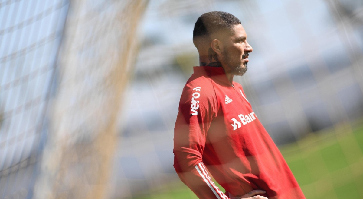 Paolo Guerrero y su reacción tras no jugar con Internacional por el título del Brasileirao Paolo Guerrero y su reacción tras no jugar con Internacional por el título del Brasileirao