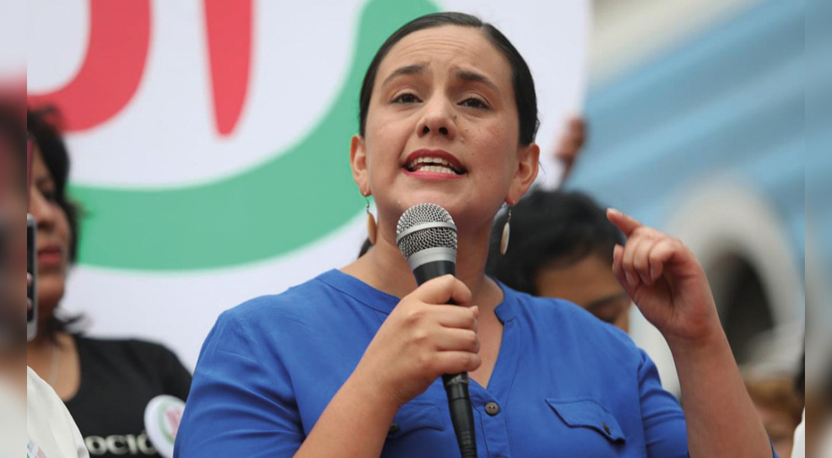 Verónika Mendoza: “Hemos tocado fondo, necesitamos una nueva Constitución” Verónika Mendoza: “Hemos tocado fondo, necesitamos una nueva Constitución”