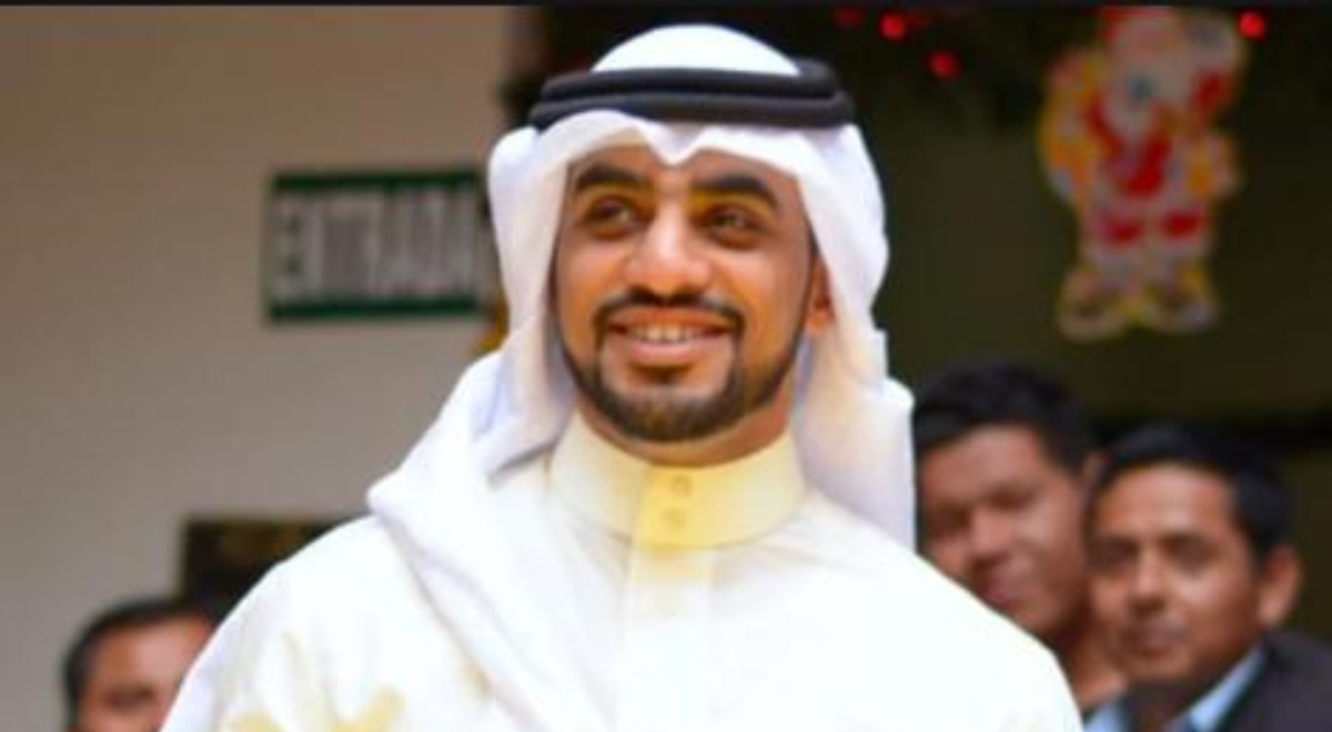 Yaqoob Mubarak es captado besando a dos mujeres en imágenes difundidas por Peluchín Yaqoob Mubarak es captado besando a dos mujeres en imágenes difundidas por Peluchín