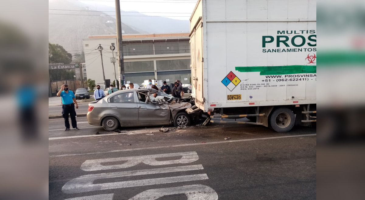 Chaclacayo: violento accidente entre un auto y un camión deja dos heridos en la Carretera Central Chaclacayo: violento accidente entre un auto y un camión deja dos heridos en la Carretera Central