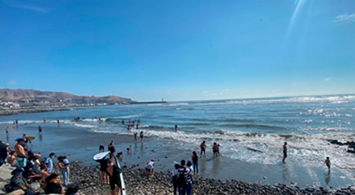 Decenas de bañistas asistieron a las playas de Barranco y Miraflores pese al alto nivel de contagio de COVID-19 Decenas de bañistas asistieron a las playas de Barranco y Miraflores pese al alto nivel de contagio de COVID-19