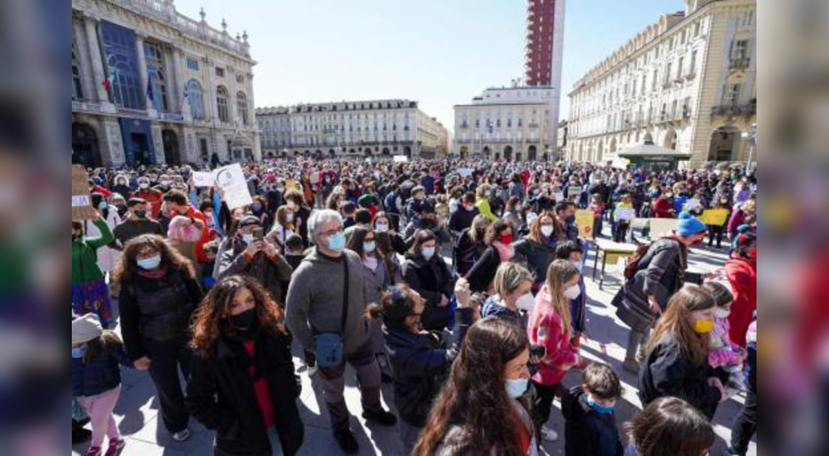 Italia: estudiantes y padres protestan por cierre de escuelas para evitar tercera ola de coronavirus Italia: estudiantes y padres protestan por cierre de escuelas para evitar tercera ola de coronavirus