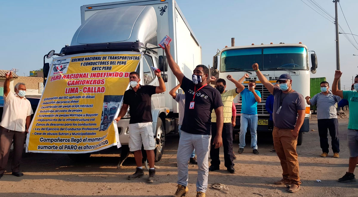 Conductores de camiones realizan paro nacional por alza de precios en combustible y peajes Conductores de camiones realizan paro nacional por alza de precios en combustible y peajes