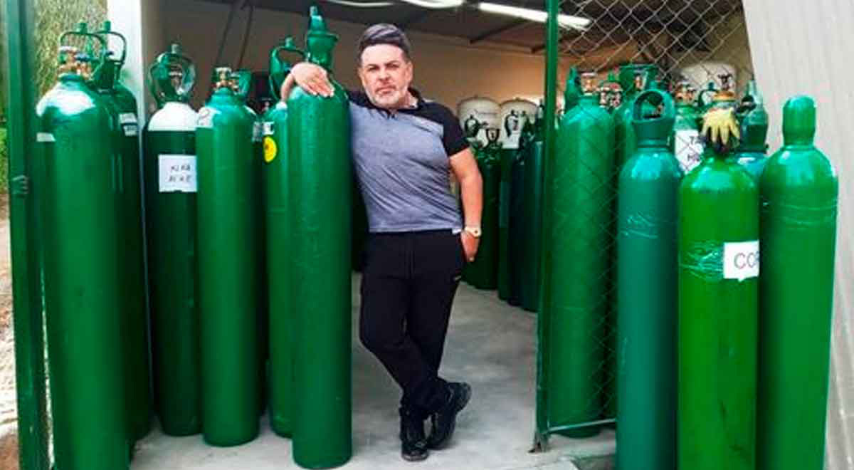 Andrés Hurtado se luce con balones de oxigeno destinados para el pueblo: “Mi misión es salvar vidas” Andrés Hurtado se luce con balones de oxigeno destinados para el pueblo: “Mi misión es salvar vidas”