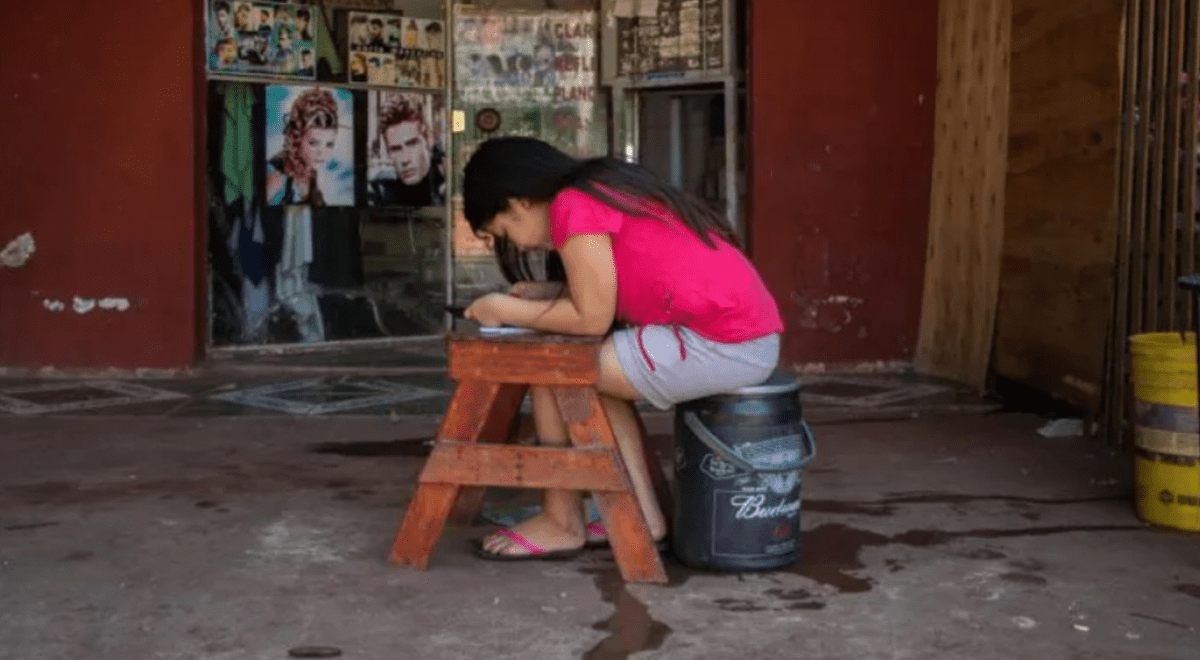 Paraguay: comparte el WiFi de su peluquería con niños de bajos recursos para que asistan a clases virtuales Paraguay: comparte el WiFi de su peluquería con niños de bajos recursos para que asistan a clases virtuales