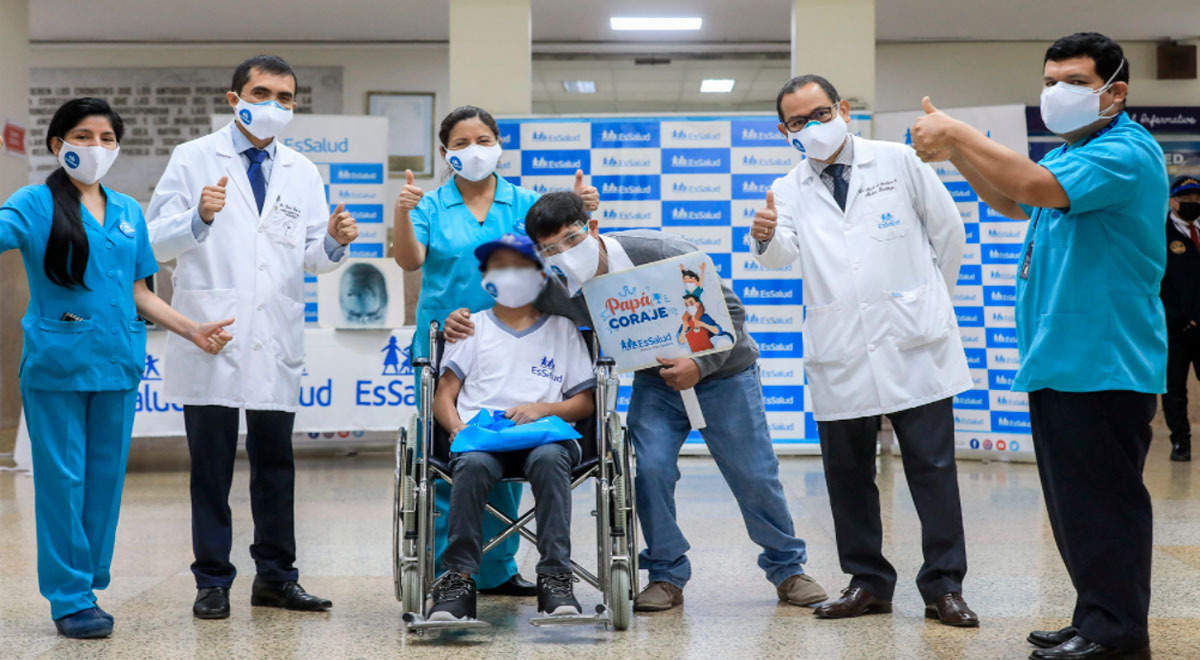 EsSalud salva vida de adolescente tras extirpar malformación en la cabeza EsSalud salva vida de adolescente tras extirpar malformación en la cabeza