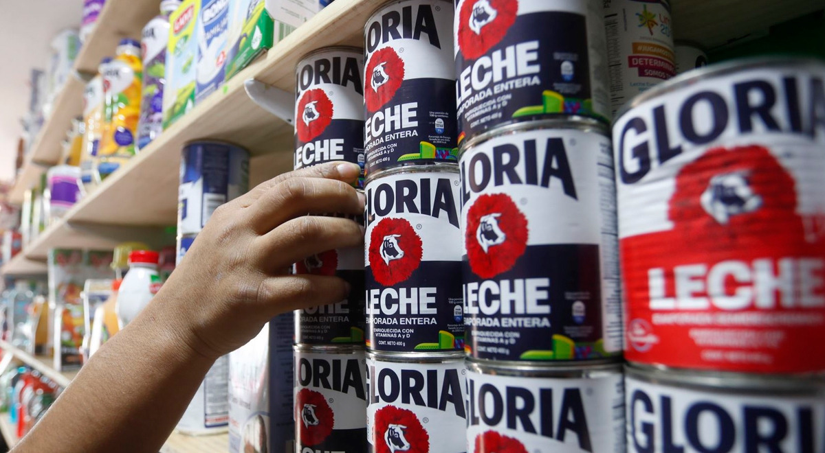 Encuentran insumo prohibido en producto Gloria de importante mercado y acusaciones sacuden a la gigante peruana