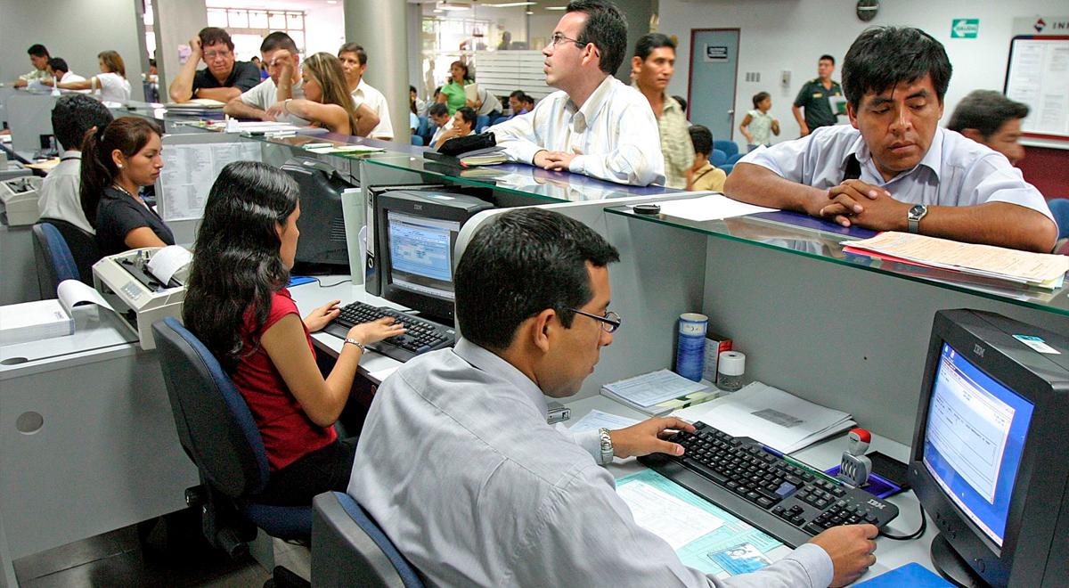 O novo limite de idade aprovado pelo Congresso para trabalhar no setor público preocupa milhares de servidores públicos O novo limite de idade aprovado pelo Congresso para trabalhar no setor público preocupa milhares de servidores públicos