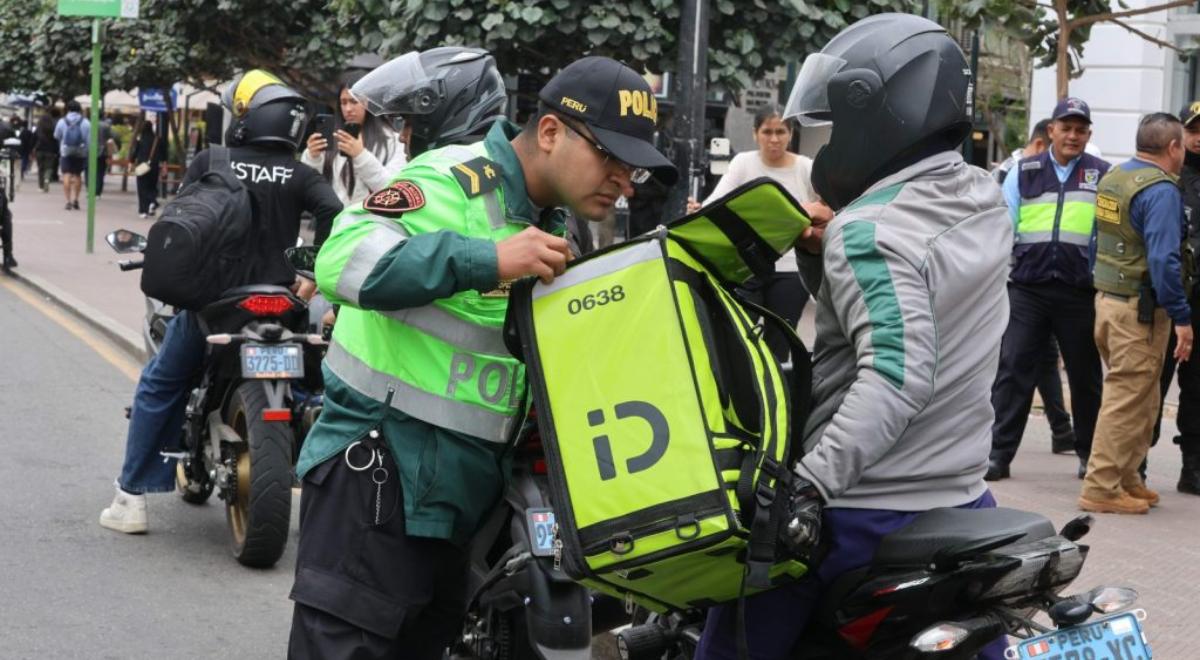 PNP pede mudança na lei dos ‘dois na motocicleta’: querem que qualquer agente possa multar na rua