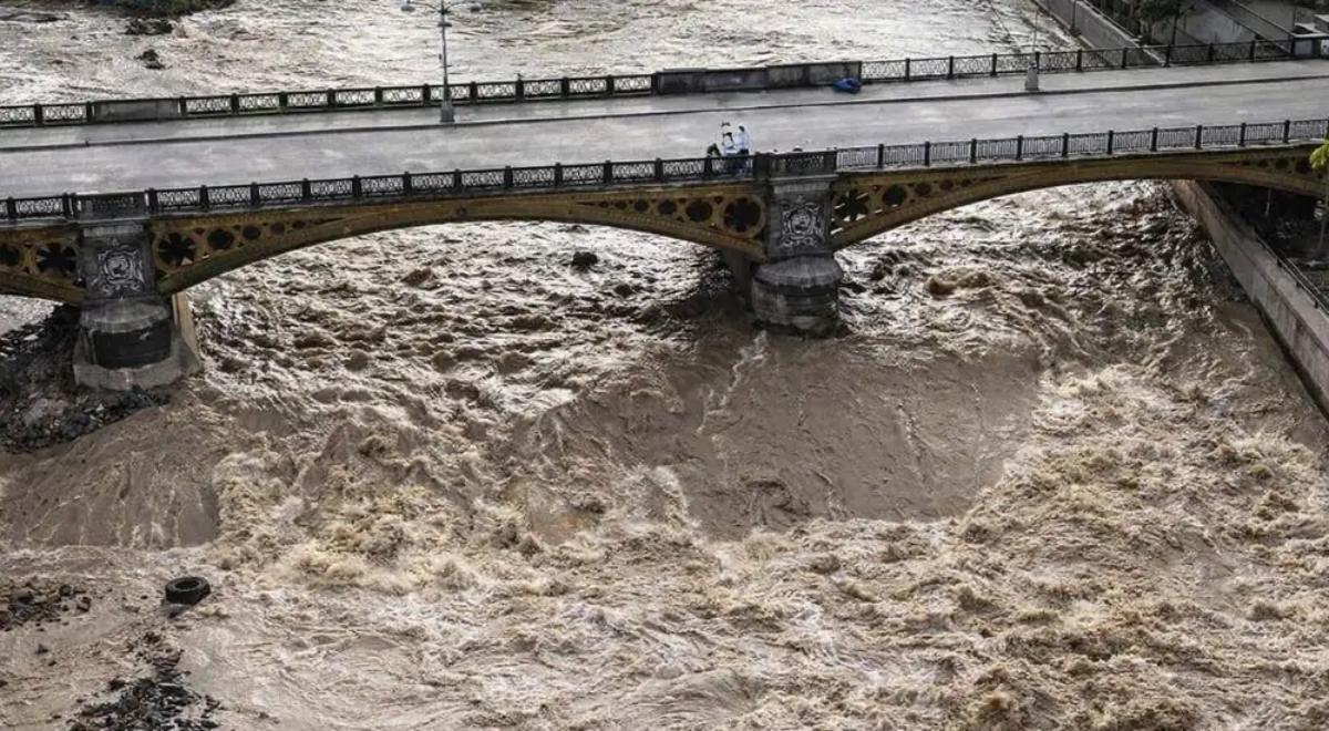 Transbordando em Lima? Senamanhi emite alerta crítico à medida que o fluxo do rio Rimak aumenta