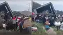 ¡Se llevaron todo! Camión sufre despiste y vecinos terminan con la mercadería en minutos
