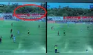 ¡Los bajan! Autoridades retiran a hinchas que treparon parades para ver el partido de Alianza