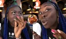 Africanas comen pollo a la brasa por primera vez y hacen peculiar revelación: "¿Así sabe?"