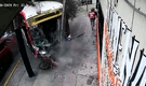 Accidente en Avenida Brasil: video capta momento cuando bus mata a 1 persona contra un poste