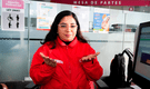 Scarlett, la intérprete de lengua de señas del programa Contigo que brinda atención al ciudadano