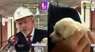 Carlos Bruce, alcalde de Surco, es vomitado EN VIVO por cachorrito: "Esas cosas pasan con los bebés"