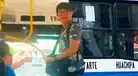 Chofer agredió verbalmente a estudiante universitario por pagar medio pasaje y lo botó del bus