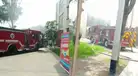 Reportan fuerte incendio en colegio Ricardo Palma de Surquillo: niños y profesores son evacuados de emergencia