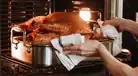 Cómo cocinar el pavo para Navidad 2025: tiempo de cocción y temperatura en el horno