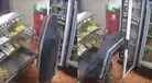 ¿Un saco que camina? Delincuente se disfraza de COSTAL para robar panadería en Chanchamayo