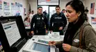 La PEOR NOTICIA para INMIGRANTES: Donald Trump EVALÚA DRÁSTICAMENTE colocar al ICE en los centros de votación