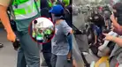 ¡CAOS EN LA PUCP! Policía amenaza con D1SP4R4R a estudiantes durante protesta: ¿QUÉ DIJO LA UNIVERSIDAD?