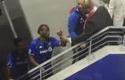 Didier Drogba casi se agarra a golpes con hinchas del equipo rival (VIDEO)