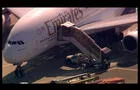 Alerta en Nueva York: Avión aterriza con decenas de pasajeros enfermos [VIDEO]