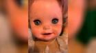 Muñeca que cambia de gestos al moverle el brazo causa terror [VIDEO]