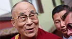 Piden el arresto del Dalai Lama por video donde besa a un niño de la India en la boca