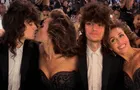 Miley Cyrus sorprende con beso a su novio Maxx Morando durante los Premios Grammys 2024