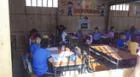 Cientos de escolares reciben clases en aulas provisionales que parecen hornos por el sol