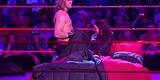 WWE: Edge y Lita se metieron a la cama frente a todo el público (VÍDEO)